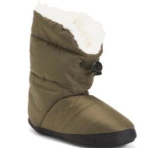 AEROSOLE Puff Booties (Army Green). Size Large (8/9). NWT